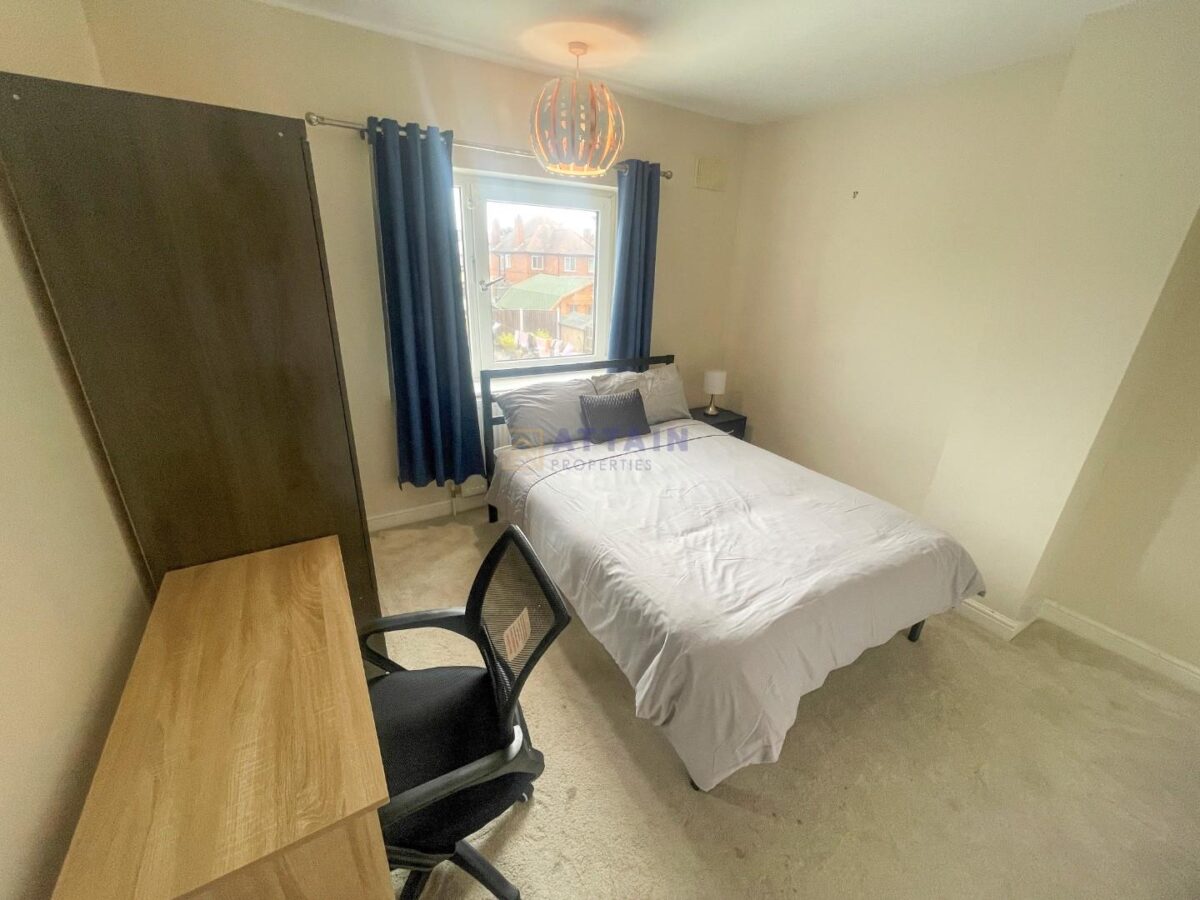 Room 4, Radcliffe Drive, Derby