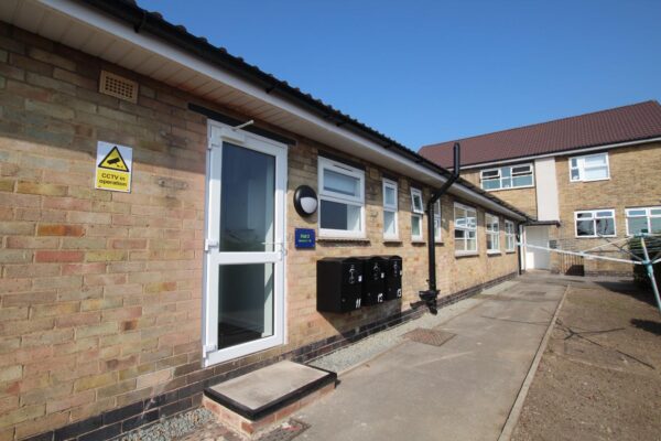Room 3, Kenilworth Drive, Ilkeston, Derby, DE7