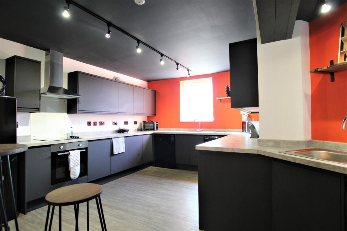 Room 3, Kenilworth Drive, Ilkeston, Derby, DE7