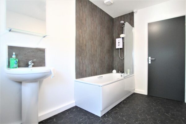 Room 20, Kenilworth Drive, Ilkeston, Derby, DE7