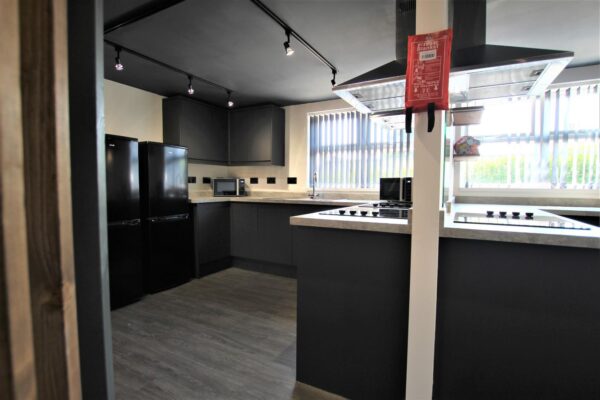 Room 17, Kenilworth Drive, Ilkeston, Derby, DE7