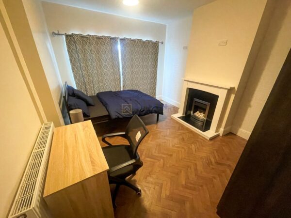 Room 2, Radcliffe Drive, Derby