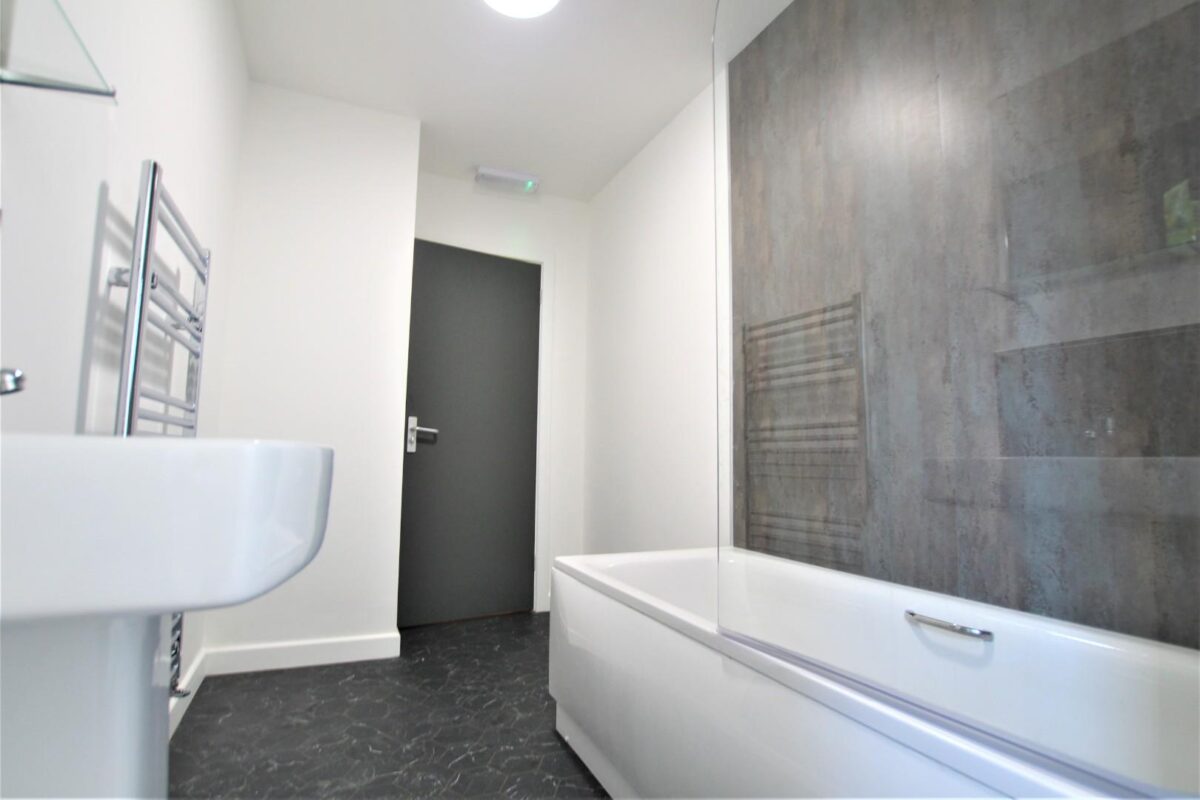 Room 8, Kenilworth Drive, Ilkeston, Derby, DE7