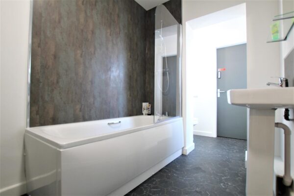 Room 8, Kenilworth Drive, Ilkeston, Derby, DE7