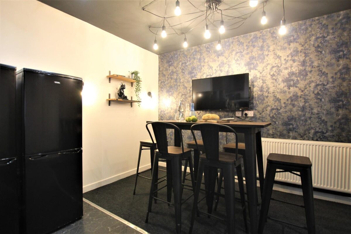 Room 27, Kenilworth Drive, Ilkeston, Derby, DE7