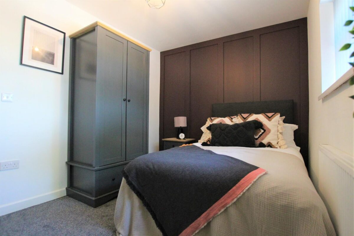 Room 26, Kenilworth Drive, Ilkeston, Derby, DE7