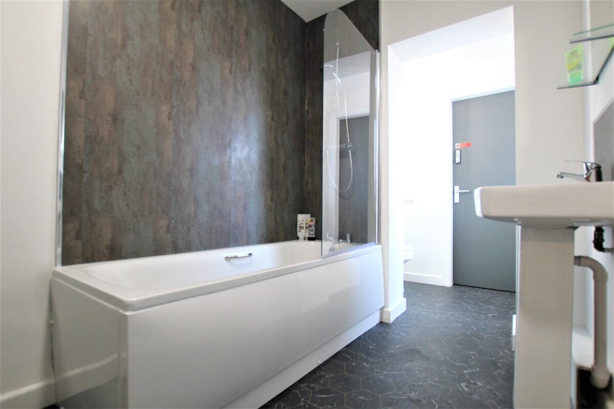 Room 10, Kenilworth Drive, Ilkeston, Derby, DE7