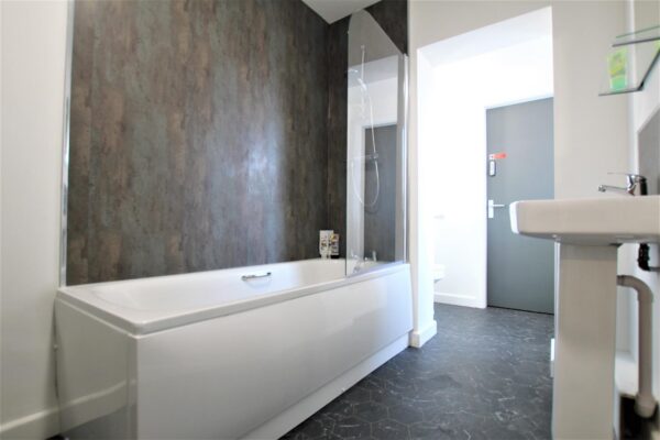 Room 10, Kenilworth Drive, Ilkeston, Derby, DE7