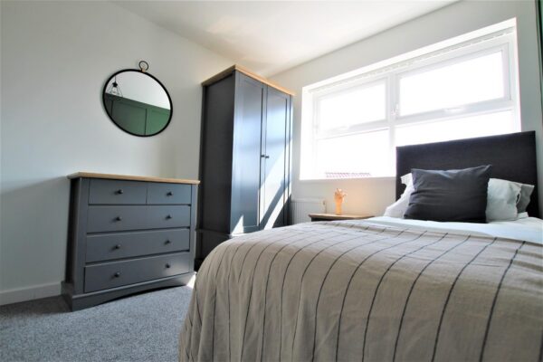 Room 8, Kenilworth Drive, Ilkeston, Derby, DE7
