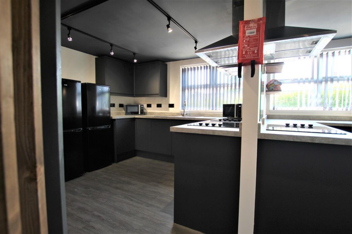 Room 17, Kenilworth Drive, Ilkeston, Derby, DE7