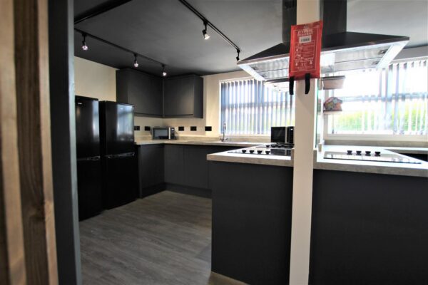 Room 17, Kenilworth Drive, Ilkeston, Derby, DE7