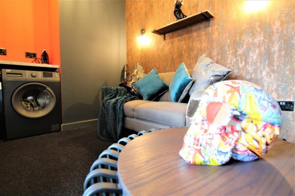 Room 18, Kenilworth Drive, Ilkeston, Derby, DE7