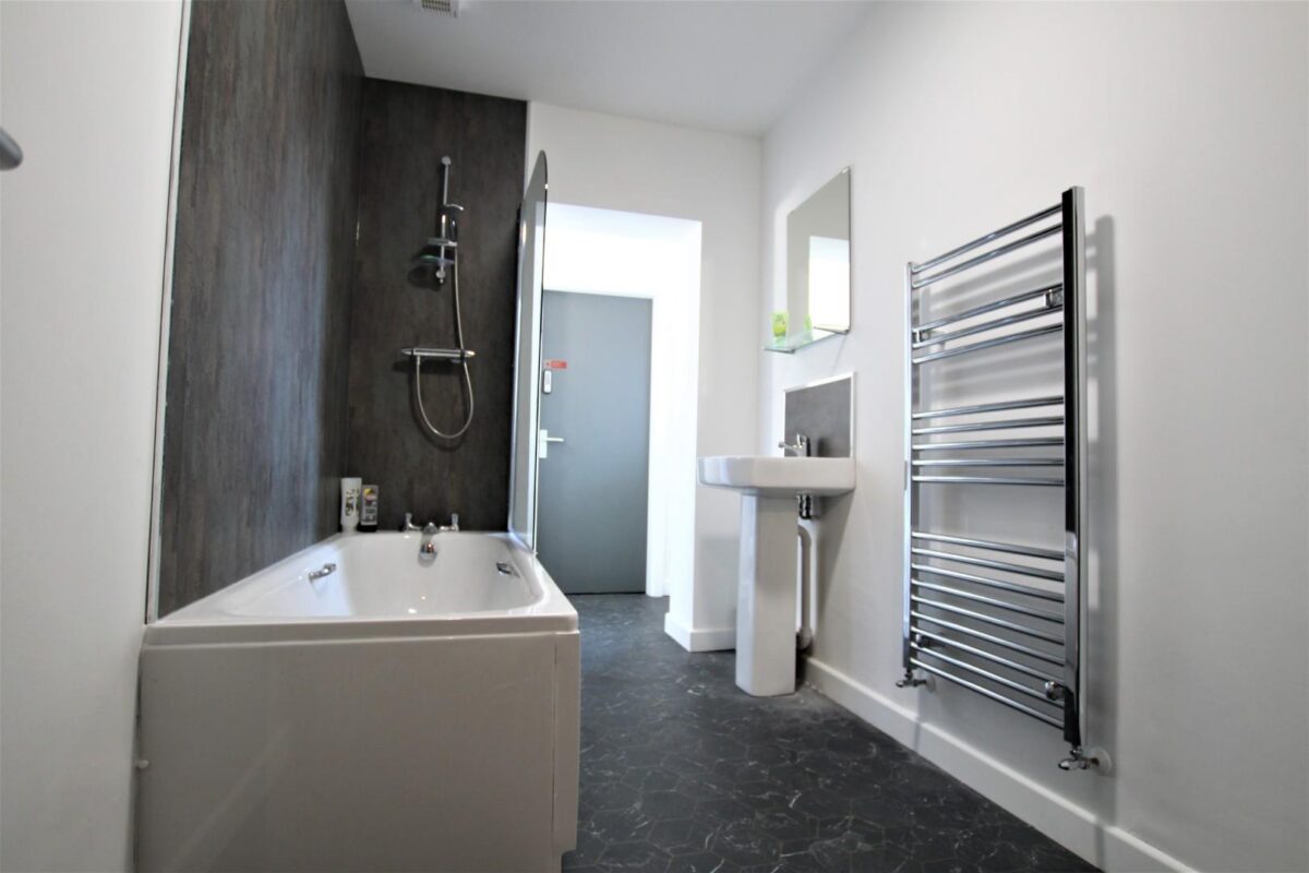 Room 3, Kenilworth Drive, Ilkeston, Derby, DE7