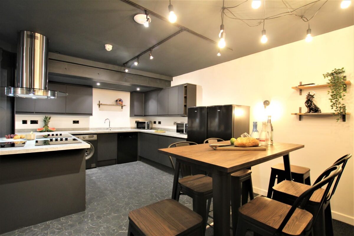 Room 32, Kenilworth Drive, Ilkeston, Derby, DE7